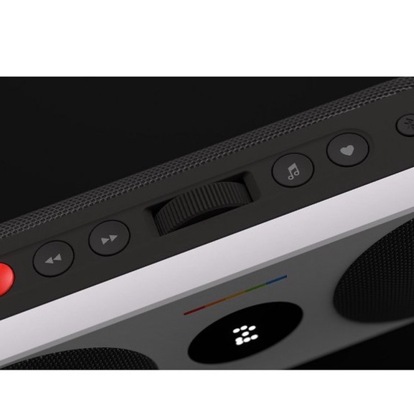 POLAROID NEW p2 portable Bluetooth speaker with wrist strap - Picture 4 of 8